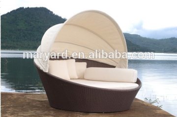 Outdoor daybed