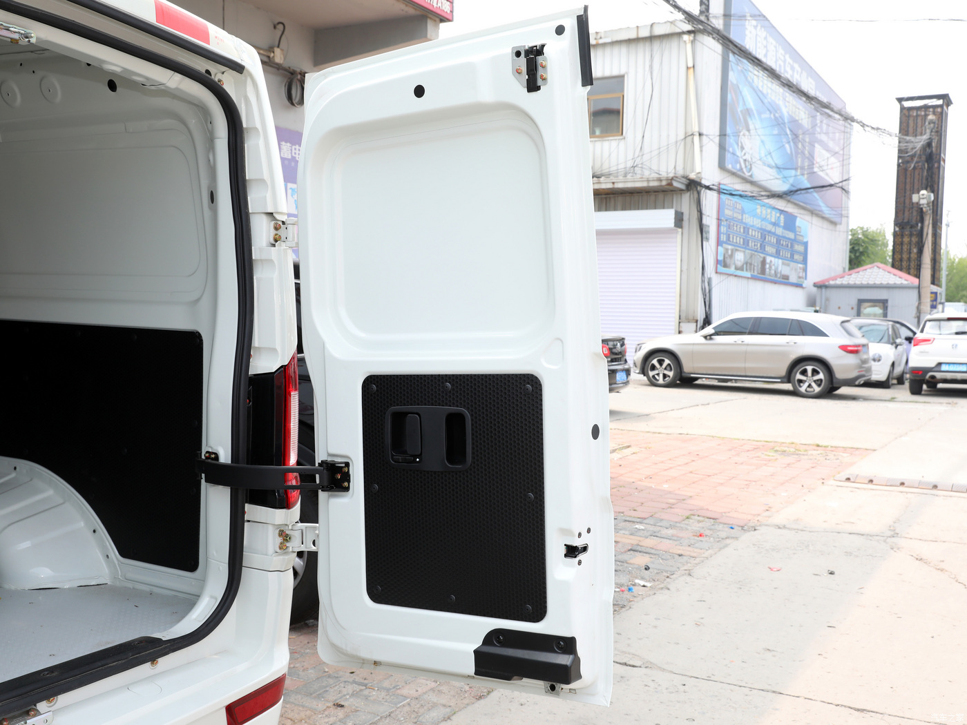 Kama Es7 Electric Mini Van: 4x2 Cargo Van With 225km Range For Food ...