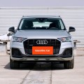 Großer Benzin 7sitzer SUV Audi Q7