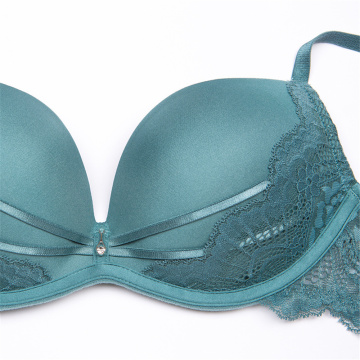 Set reggiseno e mutandine con coppa push up in pizzo da donna in stock