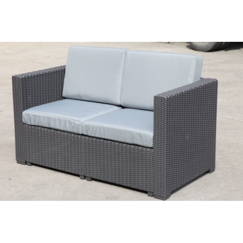 plastikowa sofa z 4 kompletami