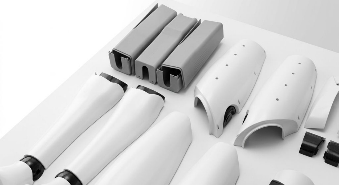 أغطية الروبوت، والمساكن، ومكونات الحماية Robot Covers, Housings, and Protective Components