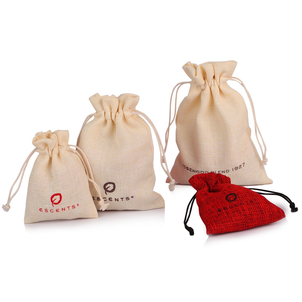 麻のコードと白のリネンの袋を供給デザイン