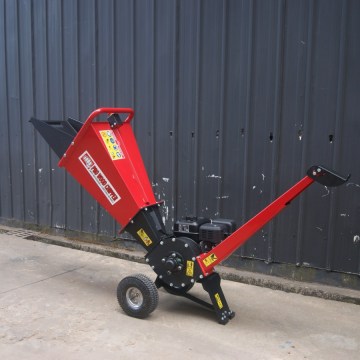 7HP Petrol Powered Wood Chipper for Garden Shredding and Tree Cutting