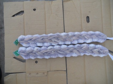 Different Sizes Garlic Braids In Mesh Bag