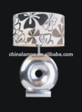 dubai wholesale market polyresin handicrafts table light with flower lamp shade for traditional interior decor or hotel desk