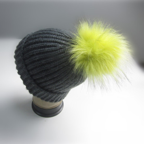 Chunky Beanie mit großem Pelz Pompom