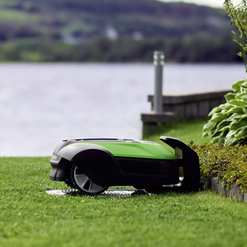 robot tondeuse un robot di erba gazon
