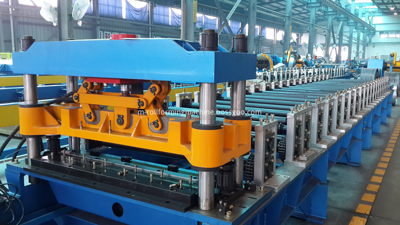 Floor deck roll forming machine