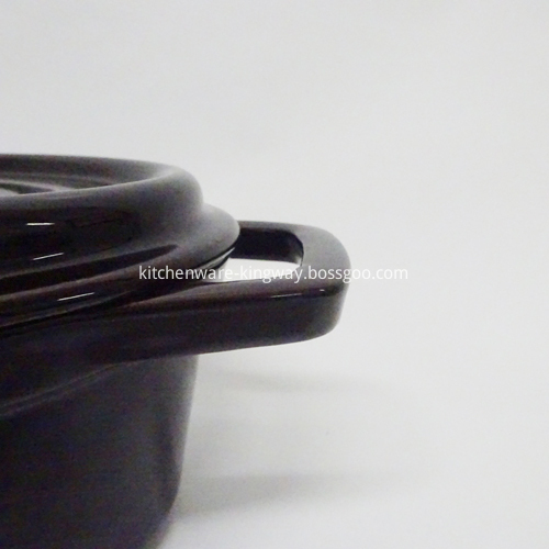 Black Round Enameled Cast Iron Saucepan