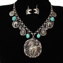 Horse Engraved Fashion Necklace Set