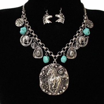 Horse Engraved Fashion Necklace Set