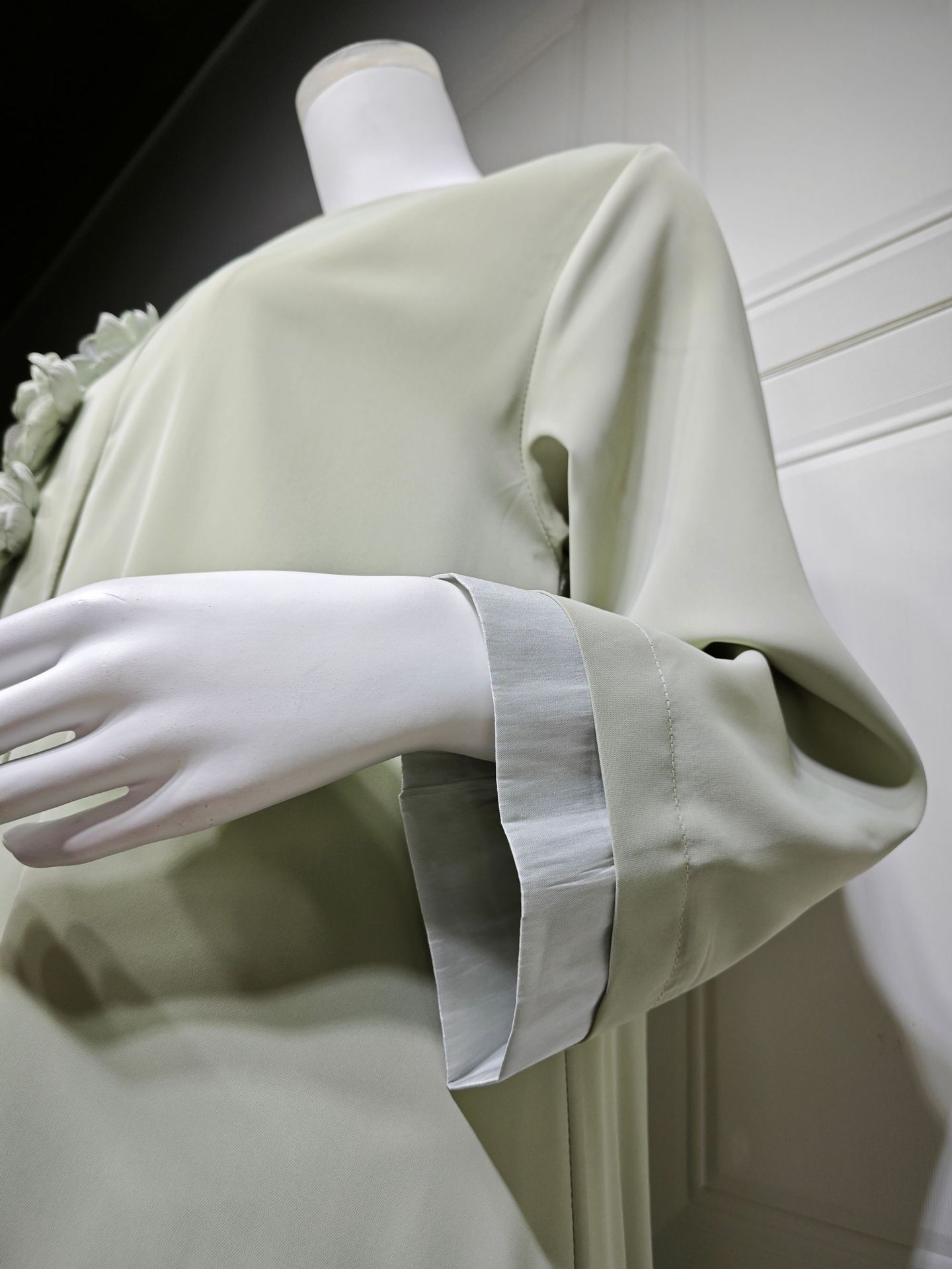 3D Floral Applique Abaya u furan Haweenka MQ216 (6) 3D Floral Applique Open Abaya for Women MQ216 (6)