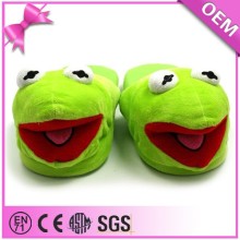 2015 Factory custom comfortable stuffed plush frog slipper