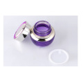 Ensemble de bouteille de soins de la peau de bouteille en verre violet