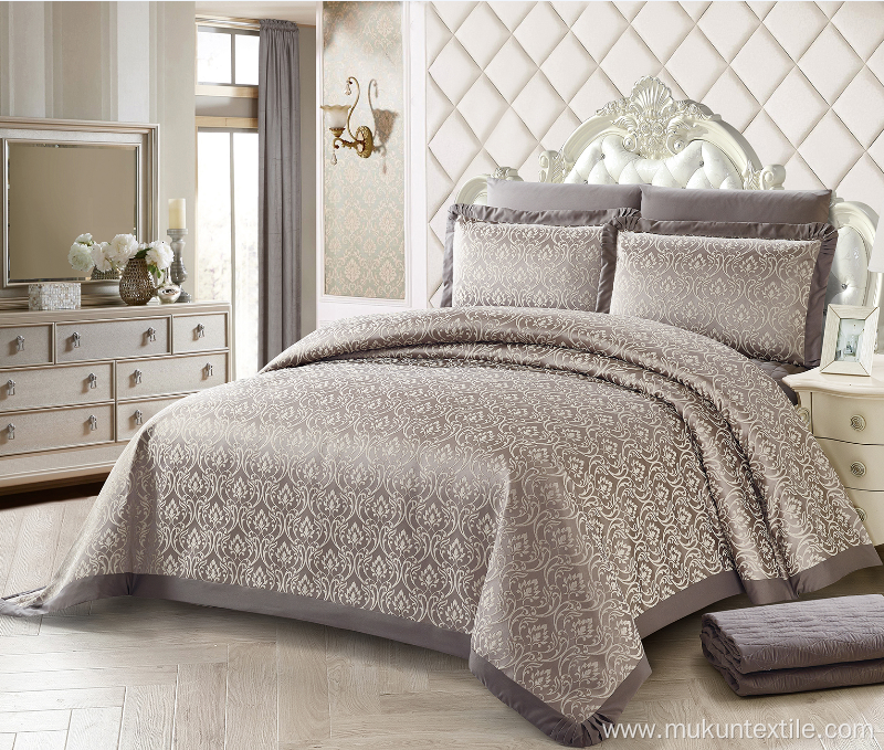 Luxury jacquard quilt bedding comforter set