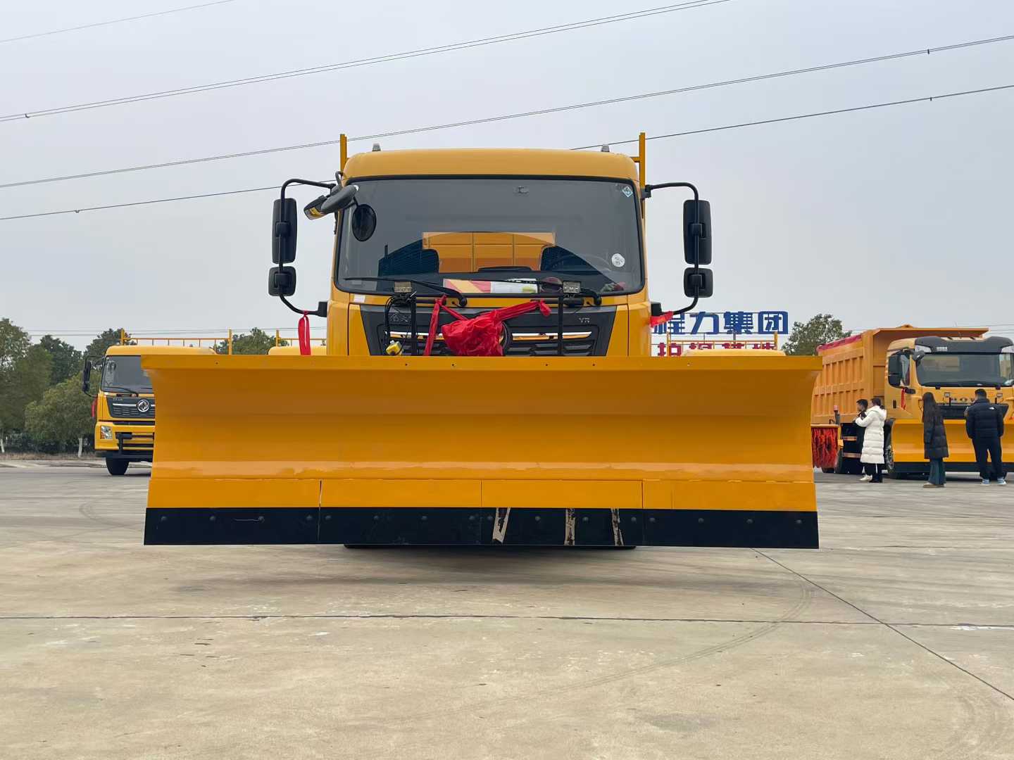 Усовершенствованный снегоочиститель для критических зимних чрезвычайных ситуаций Advanced Snow Removal Truck for Critical Winter Emergencies