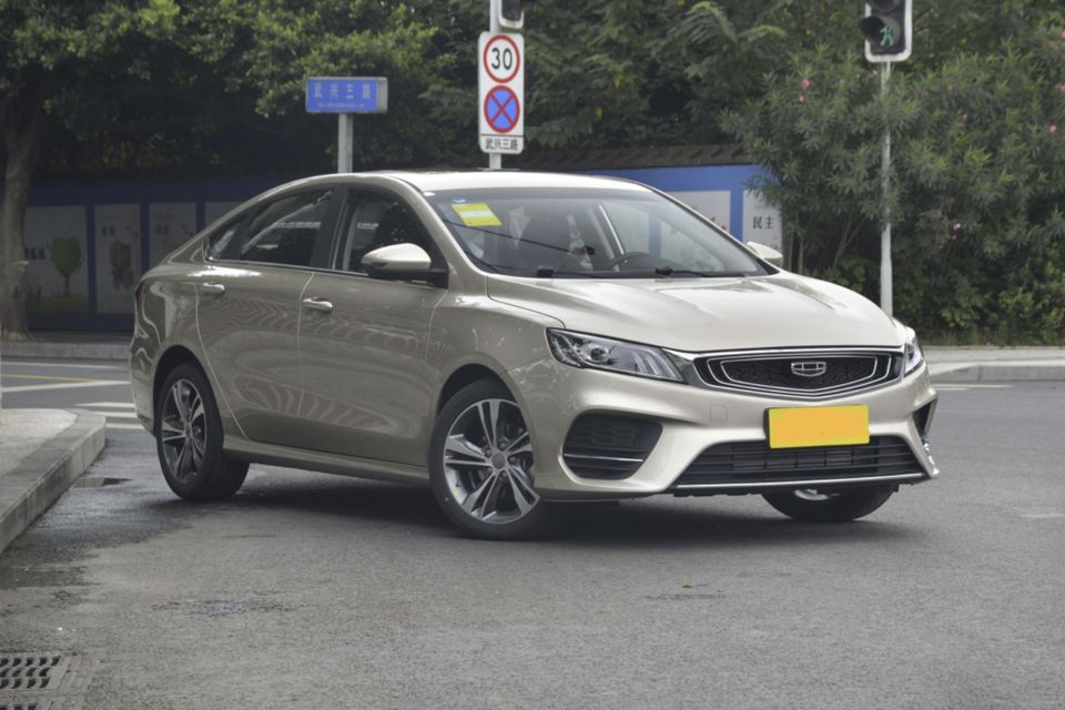 Used Geely cars Cheap Geely Binyue Cars Left Hand Drive CarModel 1.5 Turbo 177HP 5 Doors 5 Seats Used Car for Sale