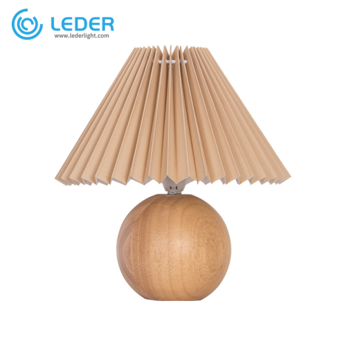 Biała drewniana lampa biurkowa LEDER