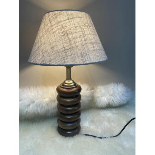 Lámpara de mesa de Greyson por madera sólida