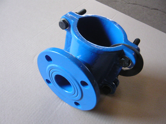 Ductile iron pipe saddle clamp with outlet flange type