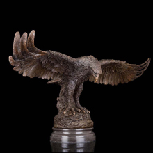 Durable artworks glede vintage brass eagle flying sculpture garden decor bronze statue with marble base hawk sculpture
