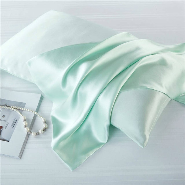 Салатовая наволочка Light Green pillowcase