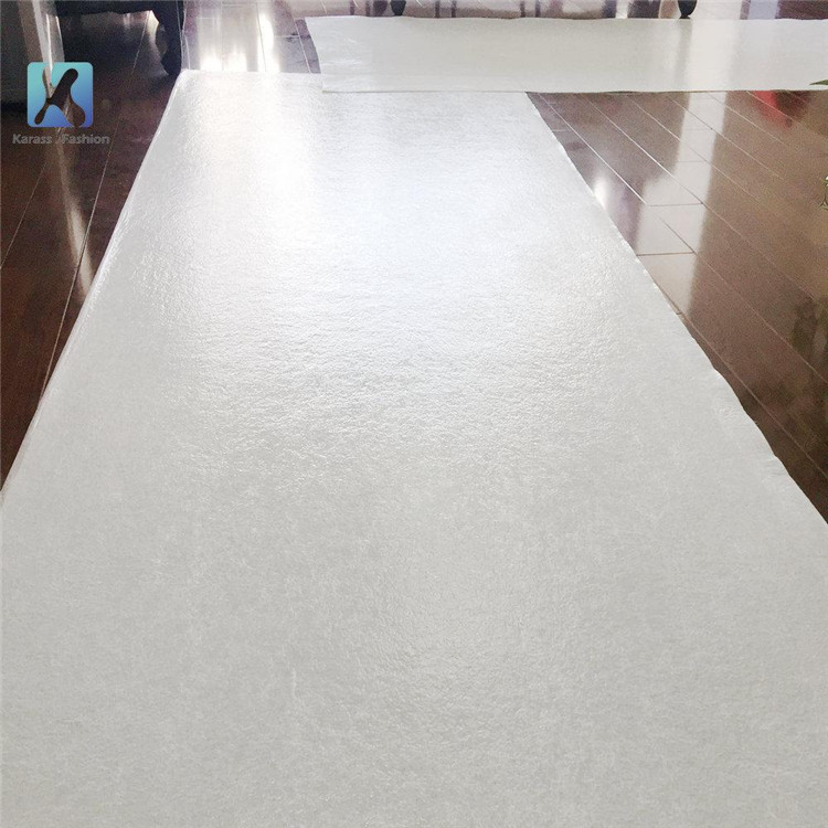 A padló alsó rétege nem szőtt, kiváló minőségű festő fehér poliészter filc szőnyegek