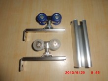 Sliding hanger rollers for wardrobe