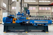 Compounding twin screw extruder