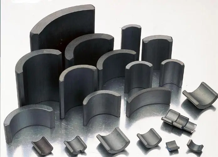 फेराइट आर्क चुंबक 4 जेपीजी Ferrite Arc Magnet 4 Jpg