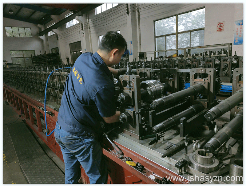 Reinforcing rib cold bending equipment