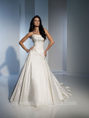 white elegant scoop neck luxurious sleeveless cathedral/ royal train wedding dresses