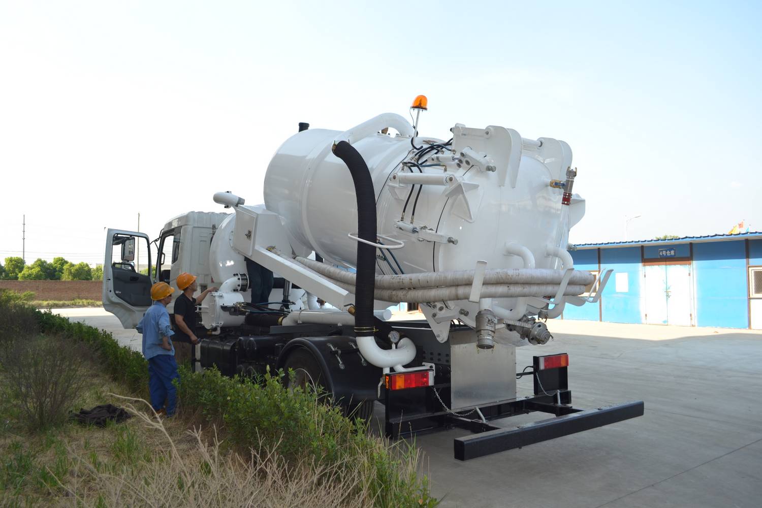 Вакуумные всасывающие машины Vacuum Suction Trucks
