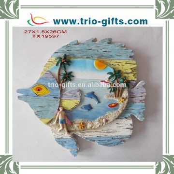 Polyresin fish shape wall hanging with beach view designs