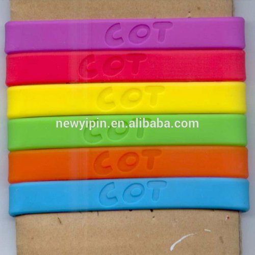 2015 promotion debossed and filled silicone bracelet