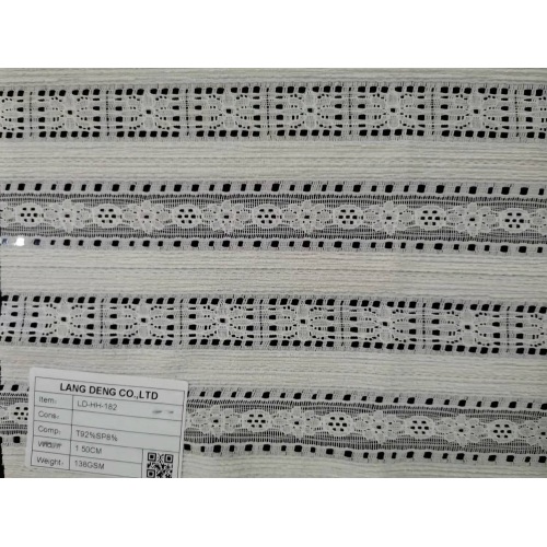 Kaset embedding dengan lubang persegi