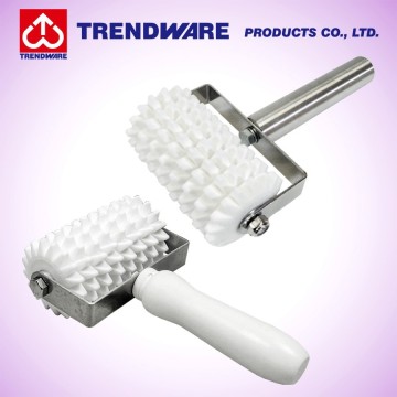 Plastic wheel pastry roller dockers