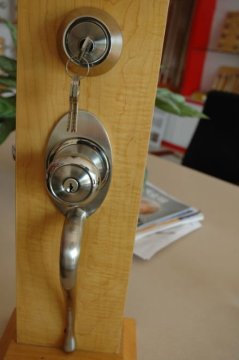 H8591SN:Solid Brass Grip Big Handle Lockset