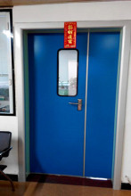 Hospital pharmaceutic clean room door