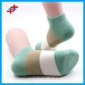 Kleurrijke streeppatroon gebreid buis sokken voor jonge meisjes