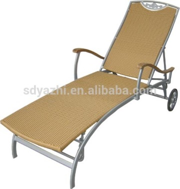 rattan sun lounger / daybed with wheel