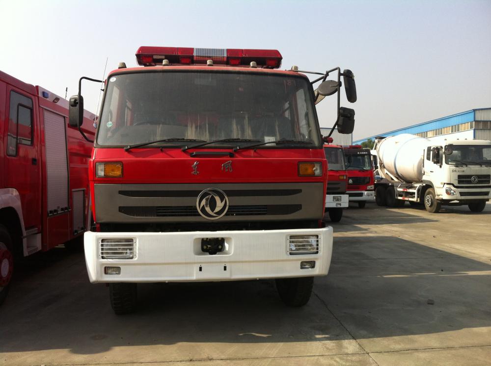 سيارة الإنقاذ في حالات الطوارئ العلامة التجارية الجديدة Dongfeng 5500litres