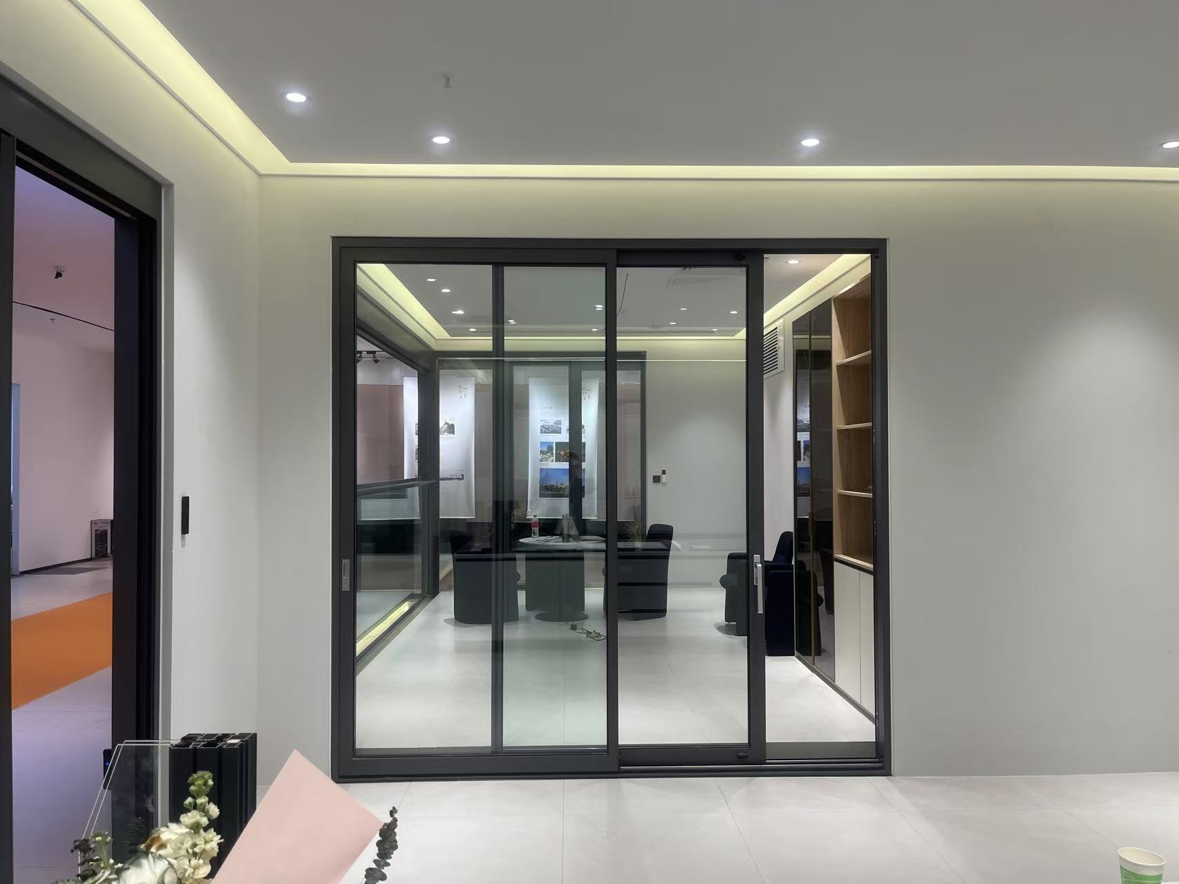 Sliding Door with Elevation Handle Sliding Door with Elevation Handle