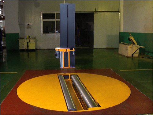 Stretch film wrapping machine for paper reel