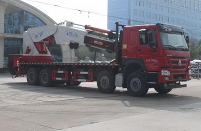 SINOTRUCK HOWO 8X4 27-40Tons Cargo Crane Truck