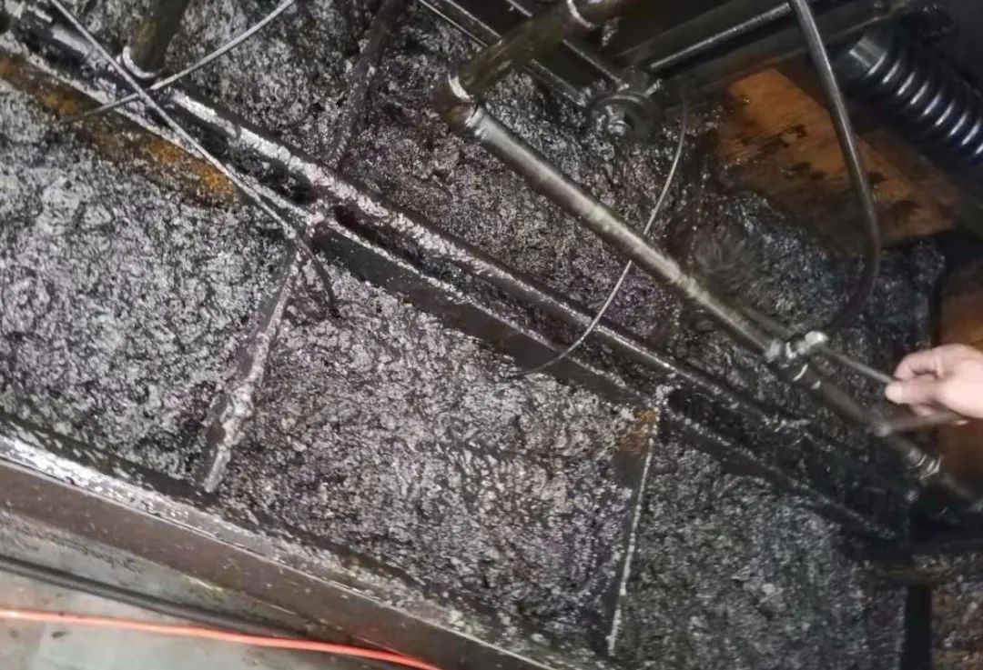 Oil aging and excessive use Oil aging and excessive use