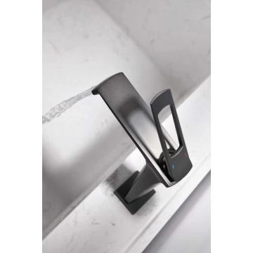 Cascada Baño Grifo Mezclador de lavabo Manijas simples Grifo negro