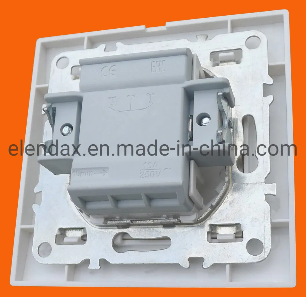 Кнопочный переключатель настенного освещения на панели ПК