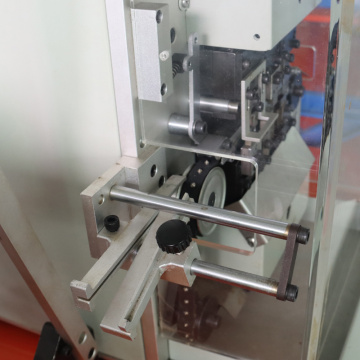 Mesin Pembentuk Komponen Vertikal automatik yang dipasang pada Pita